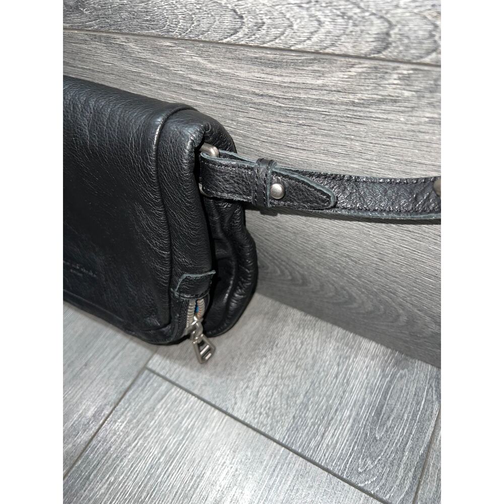 Liebeskind berlin handbag Bag saddle crossbody black‎ Leather Zip Tassel B000674 - Picture 4 of 10